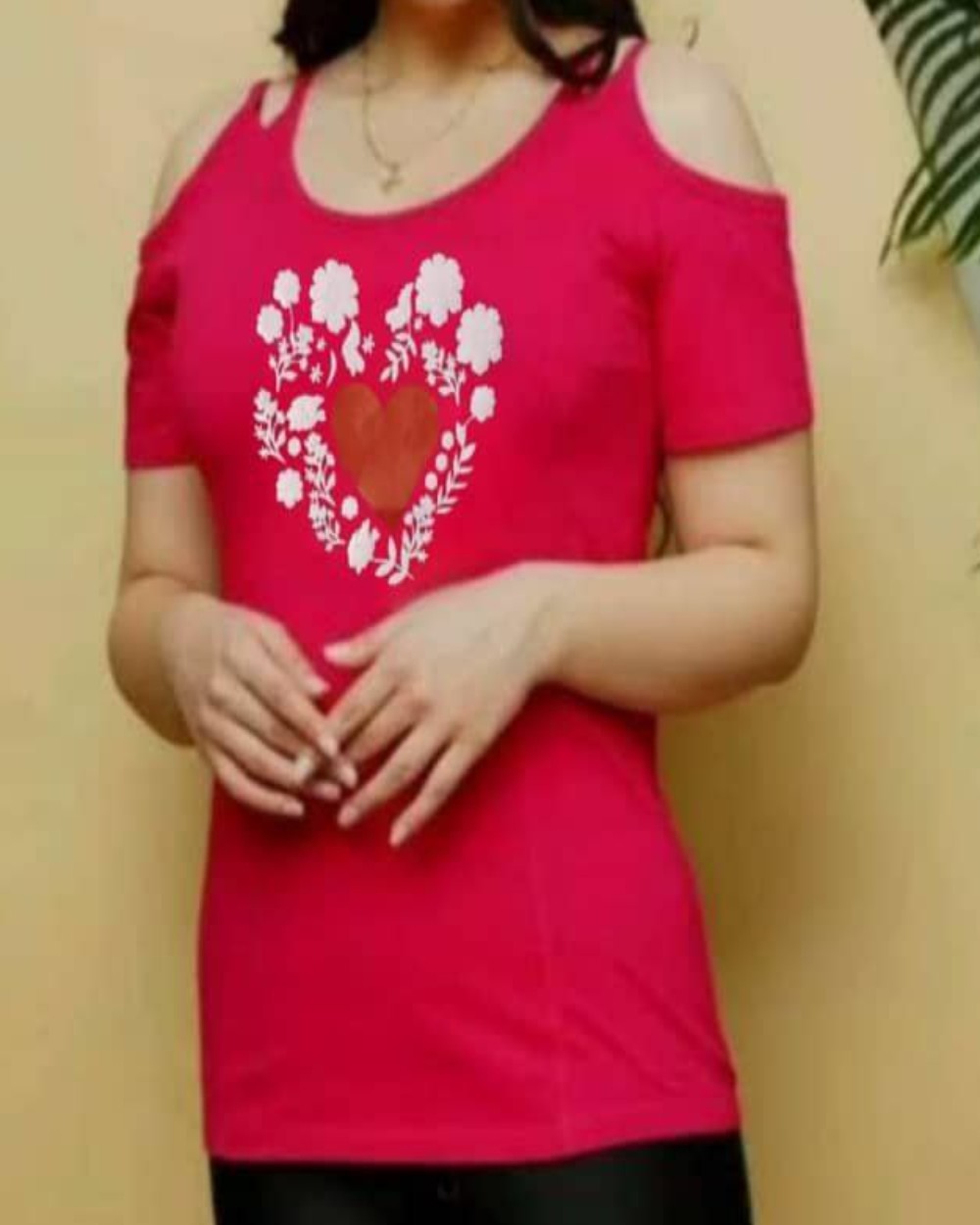 تیشرت سرشانه باز قلب کد ۶۵۴۵