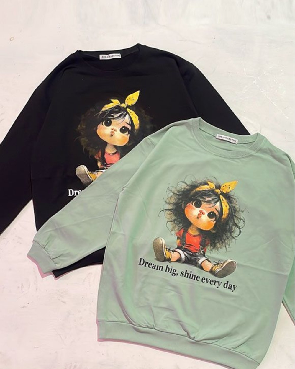 بلوز دورس پنبه دختر نشسته