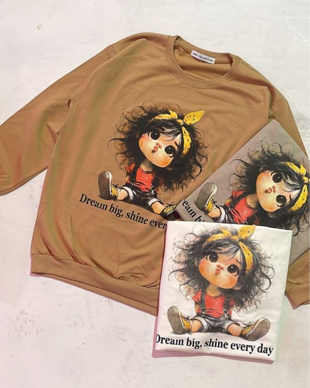 بلوز دورس پنبه دختر نشسته