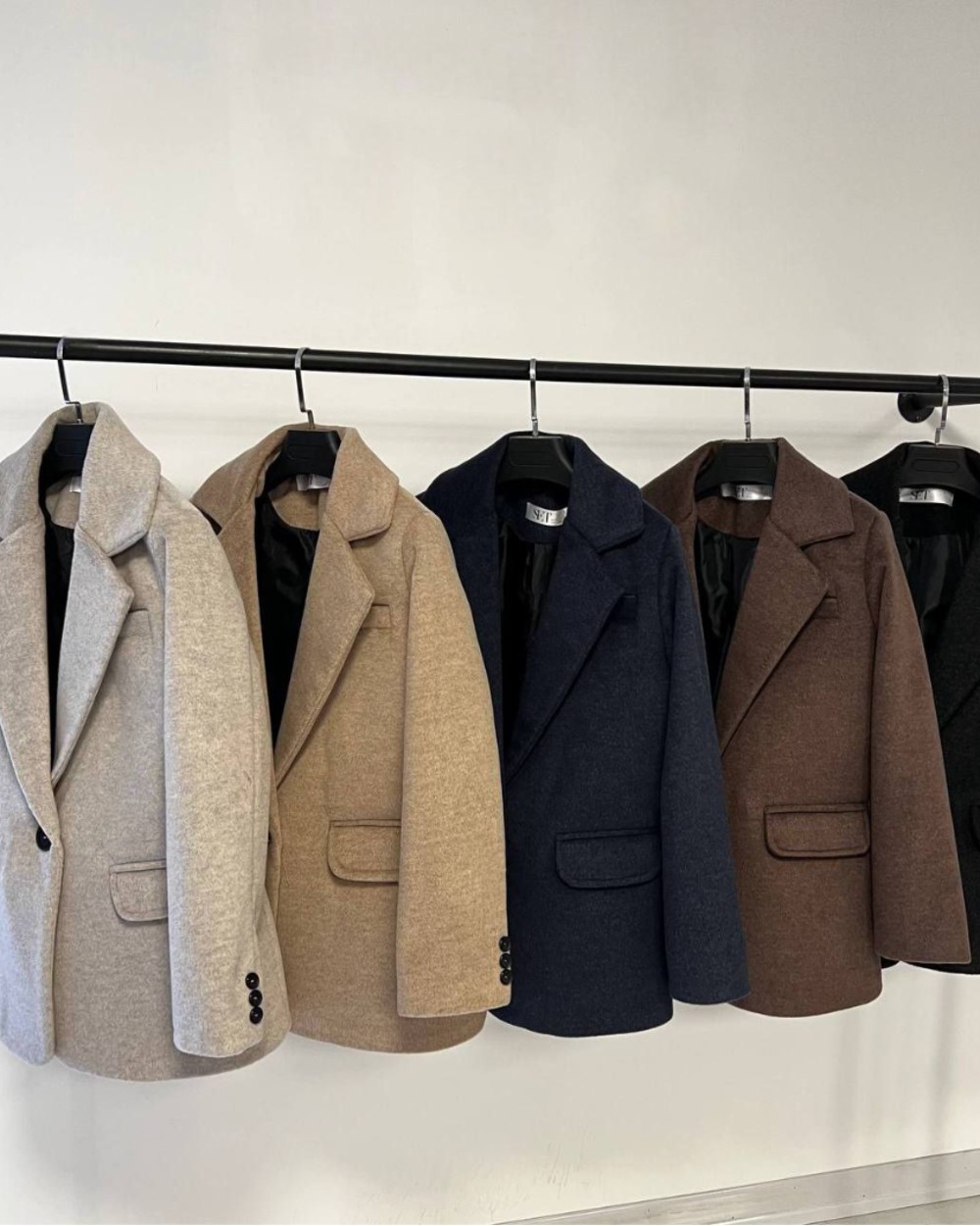 کت موهر تک دکمه